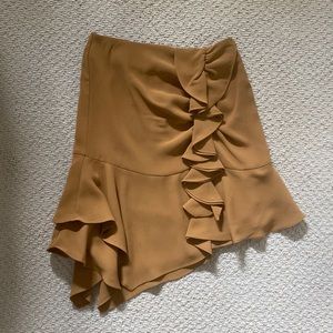 Asymmetrical skirt.
